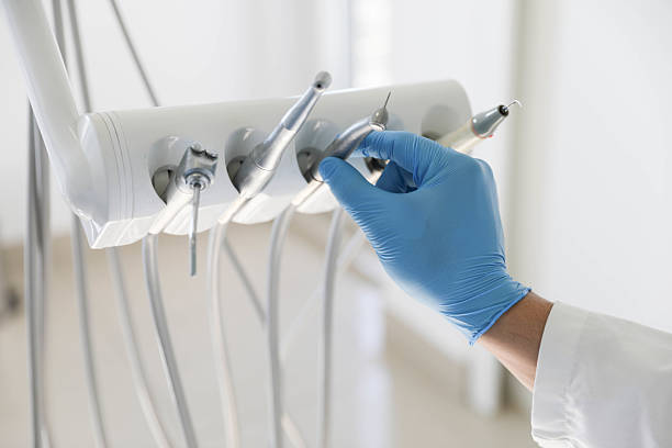 Professional Tooth Extraction technician working in Pleasant Hill, IA